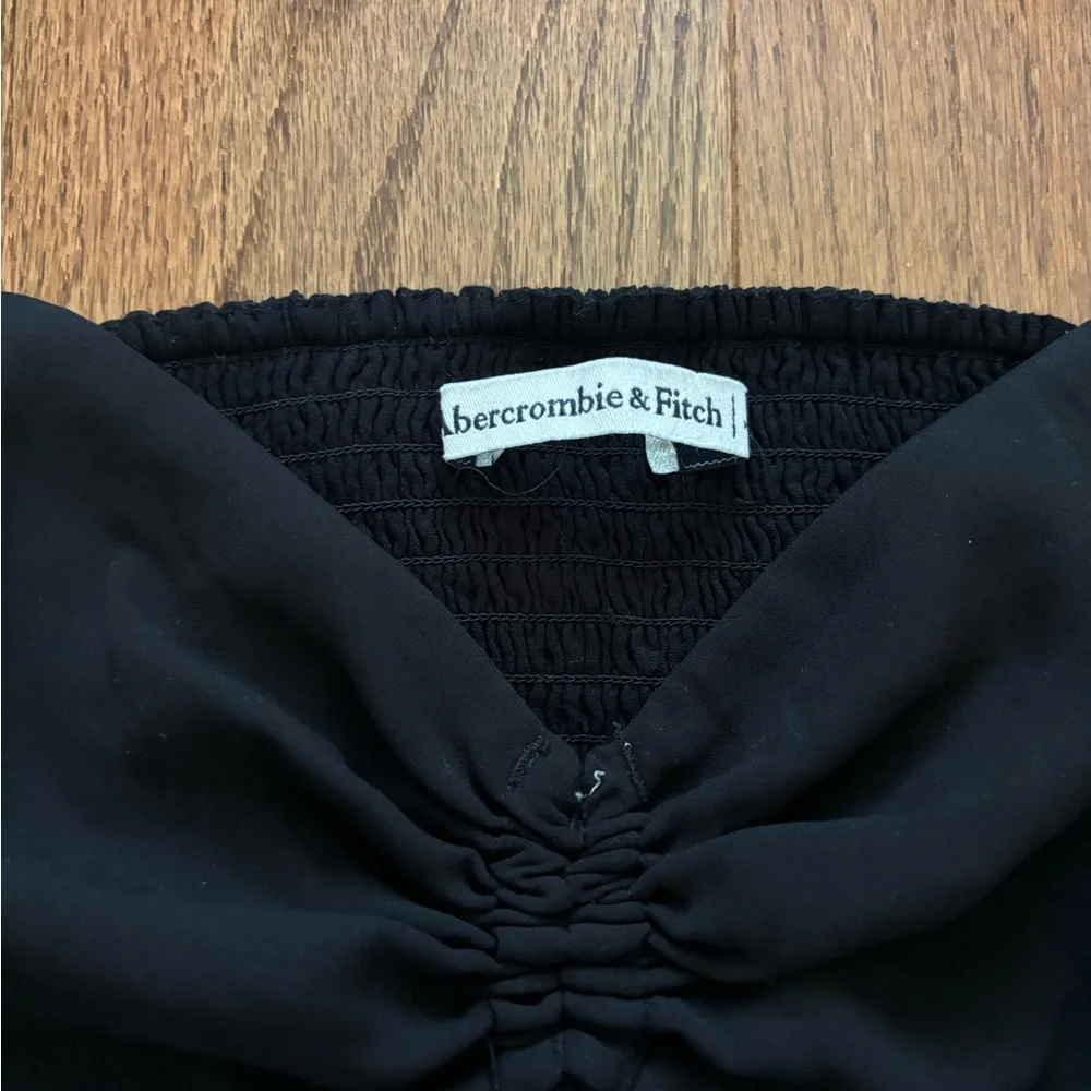 Abercrombie and Fitch black sweetheart cut out longsleeve blouse - small
